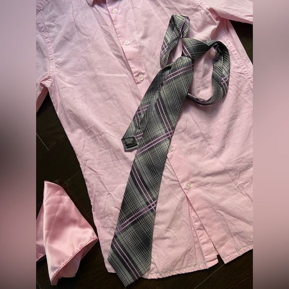 Dress Shirt, Tie and Handkerchief for Men from Le Chateau - Picture 5 of 6